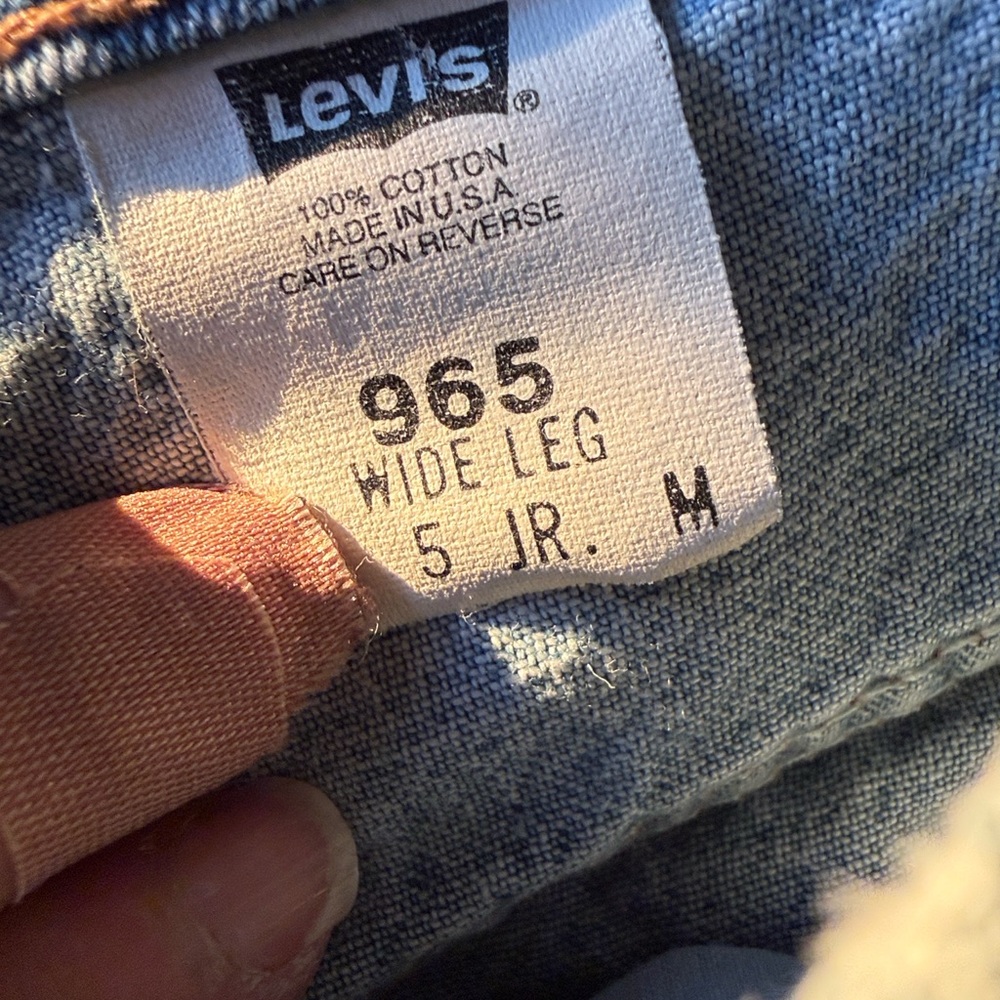 Vintage Levi’s 965 wide leg Relaxed  Jeans in Light Blue Wash size jr 5 - Picture 9 of 11